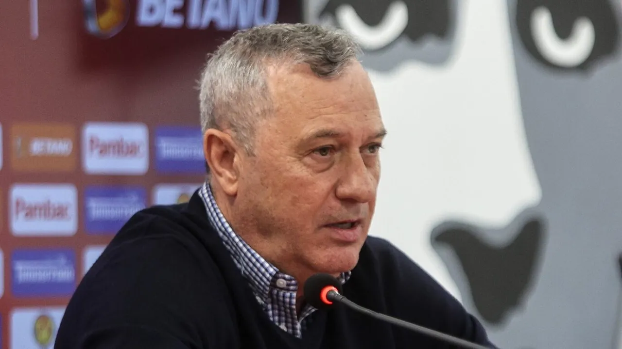 Zvon în Superliga: UTA se desparte de Mircea Rednic, indiferent de rezultatul de la baraj! Antrenorul, dar și finanțatorul Alexandru Meszar demontează scenariul: „Am contract beton, până în 2024!” + „Nu l-am adus pentru trei etape”. Care e singura „necunoscută” | EXCLUSIV