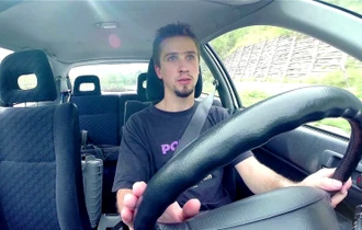 Care este melodia cea mai periculoasă pentru șoferi, dacă o ascultă la volan. E una dintre preferatele românilor!