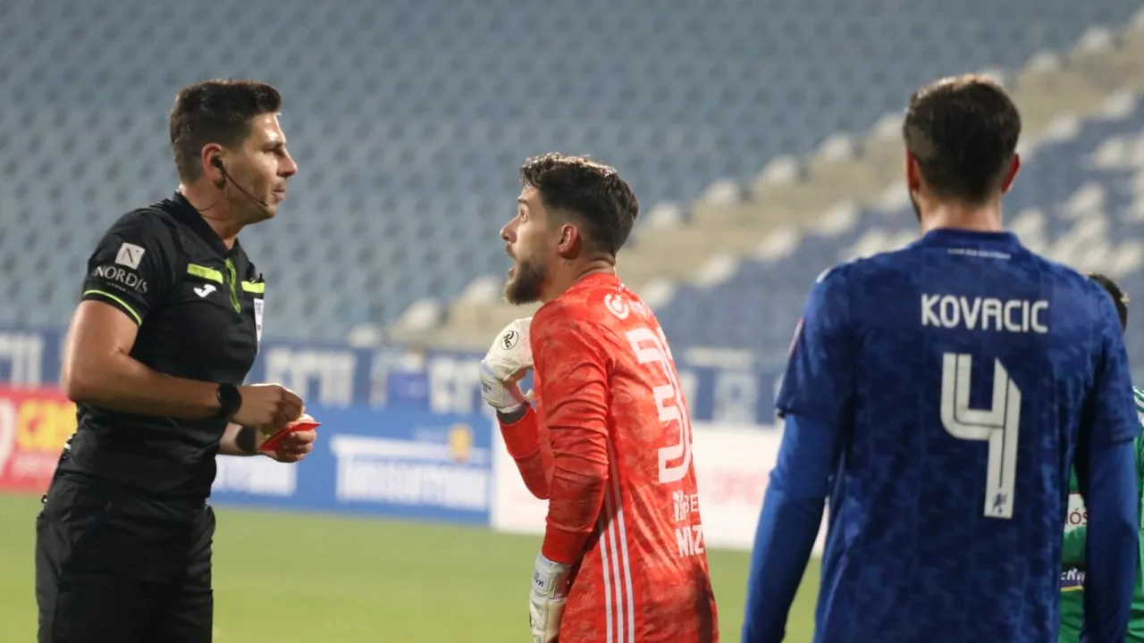 Roland Niczuly explică eliminarea din finalul meciului FCU Craiova - Sepsi: „Kovacic m-a lovit în zona pieptului, m-am enervat și eu!”. Bogdan Mitrea nu își ceartă colegul: „Suntem la fotbal”