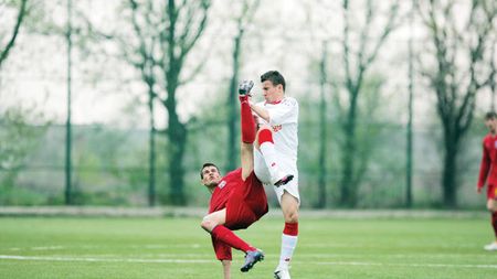 Dinamo, anti - Steaua!** La juniori!
