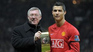 Cum l-a convins Ronaldo pe Ferguson să-l ia la United: "A jucat pe partea lui O'Shea, iar la pauză John a cerut ajutorul medicului. Avea amețeli"