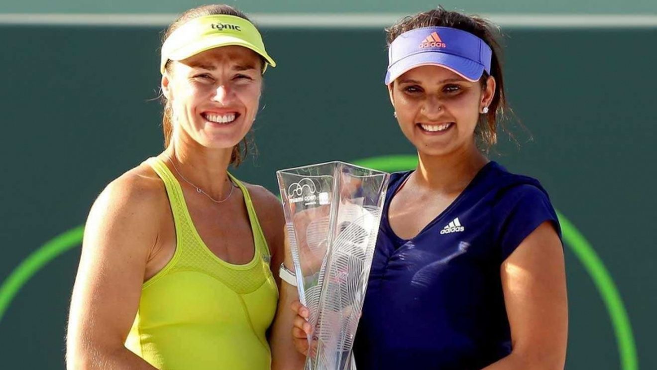 Begu și Niculescu joacă în finala de la Wuhan cu Martina Hingis și Sania Mirza