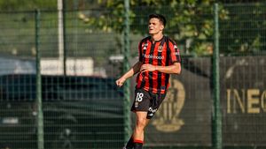 Lovitură pentru Pancu şi pentru Rapid! Rareş Ilie semnează pe 3 ani