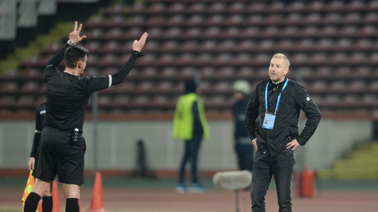 Doar în Liga 1! Situație absurdă la Astra - Pandurii! Iordănescu, în tribună pentru "aplauze ironice" - Șumudică, pe bancă, deși a fost suspendat pentru pariuri pe Liga 1 și meciuri ale juniorilor