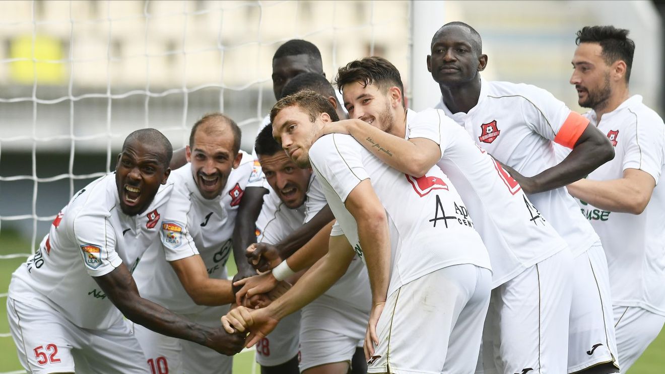 Ei sunt cei doi fotbaliști pe care Gigi Becali îi transferă la FCSB. „Debeljuh e pe listă. Îl iau și pe Buziuc!” Meme Stoica vrea și el un fundaș central