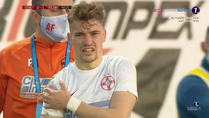 Propunere pentru Toni Petrea! Cine ar putea să-l înlocuiască pe Darius Olaru la FCSB, după ce mijlocașul s-a accidentat: „E fără plămâni!”