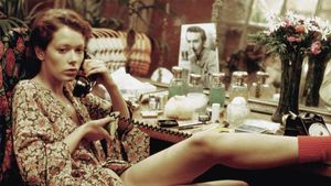 Se întoarce "Emmanuelle"! Filmul care a făcut furori în urmă cu 40 de ani va fi disponibil pe Netflix începând cu 1 iulie