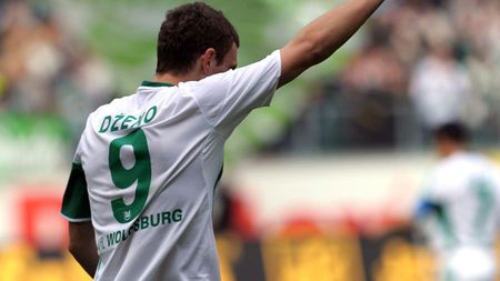 Milan a ieșit din cursa pentru Dzeko!** Vârful "Lupilor" are cale liberă spre Anglia