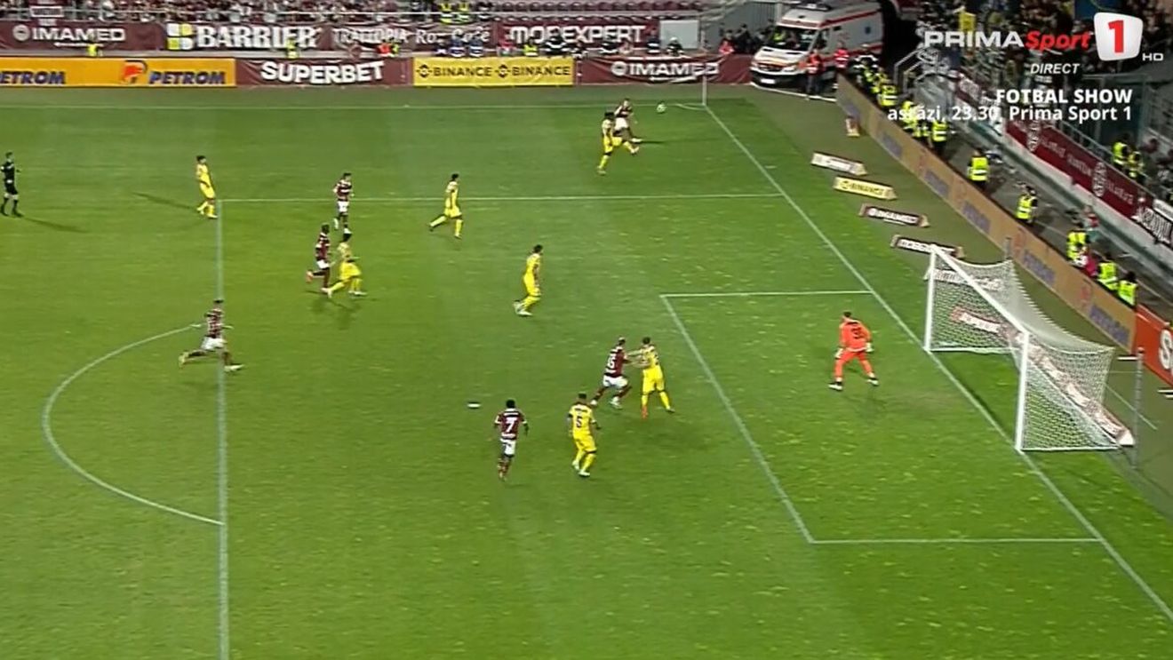 Fază controversată de arbitraj în prima repriză din Rapid - Petrolul! Giuleștenii au marcat prin Funsho, dar golul a fost anulat pentru un fault în atac, în urma unui duel aerian destul de echilibrat care l-a avut pe Dugandzic în prim-plan | VIDEO