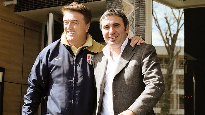 Antic:** "Mizați pe Hagi!"