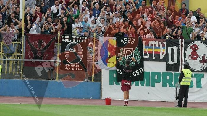 Rapidiștii, lăsați pe întuneric după meci: Horoba s-a certat cu Rada!** Cum au fost ironizați jucătorii de suporteri
