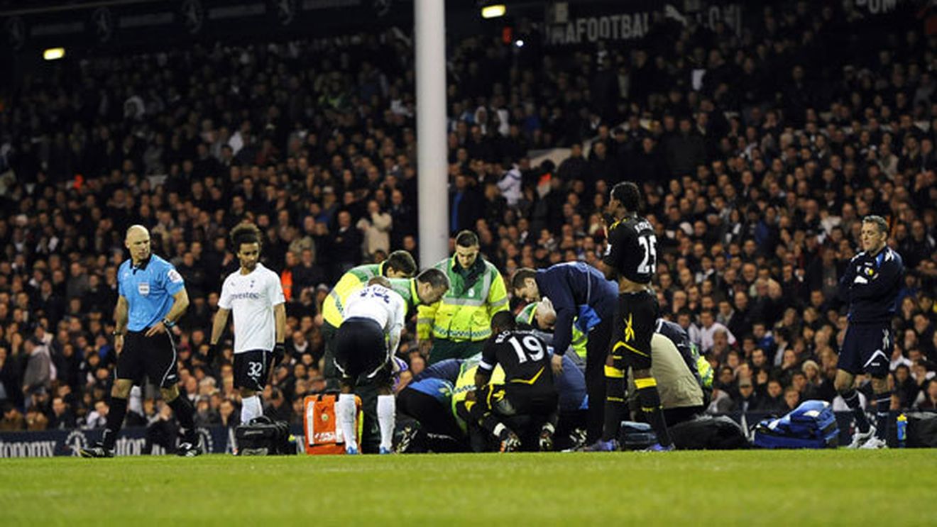 Muamba LUPTĂ‚ pentru viața lui! Primele vești bune: "Își poate mișca mâinile și picioarele, iar inima lui bate fără asistență"