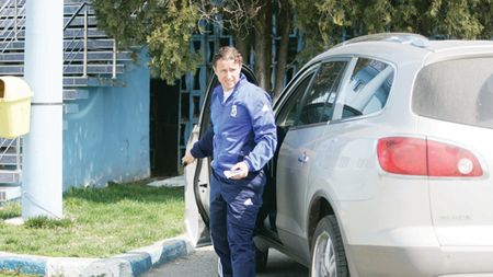 Scandalul dintre Reghe și Cornel Dinu continuă!** Ce dezvăluiri a făcut antrenorul Stelei în presa din Serbia