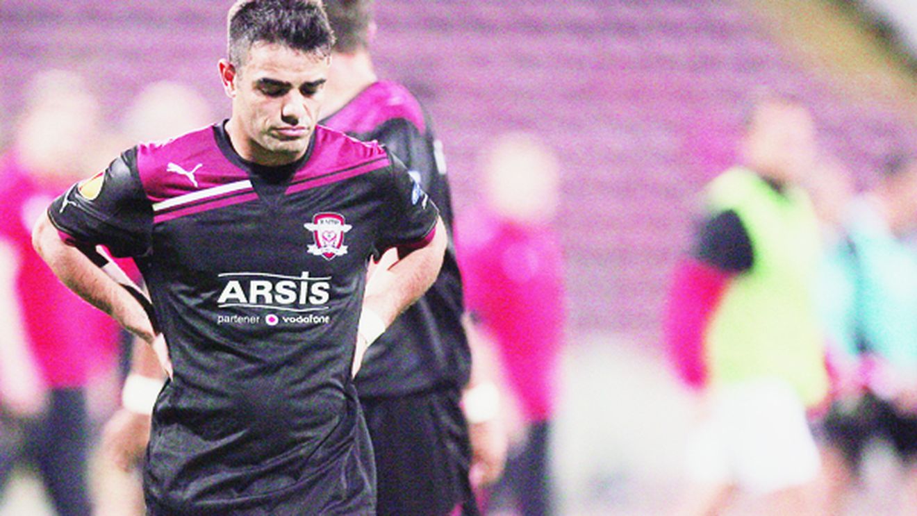 Vestiarul Rapidului a sărit în aer: "Nu se poate să-și facă mereu de cap!"** Răzvan Lucescu, prins la mijloc în revolta giuleștenilor