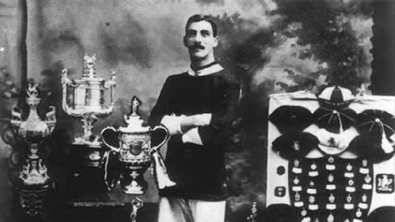 Manchester United  salută memoria  "Magicianului galez"