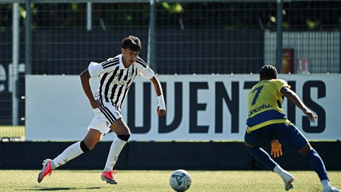 Fundașul român de 17 ani a semnat cu Juventus Torino contract de seniori! „Are o chestie, dincolo de 1,90 m înălțime”. EXCLUSIV