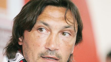 Îl „Săpăligă"** pe Bonetti