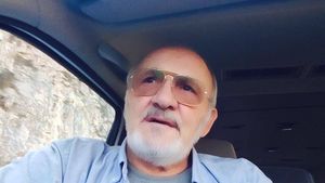 VIDEO | Cum a fost păcălit Gheorghe Gruia de autorități în 1973 și blocat apoi să plece în Germania. Cinci ani mai târziu a decolat în necunoscut, în Mexic, de unde a mai revenit doar ocazional în România, prima dată în 1998 la "Surprize, Suprize!"