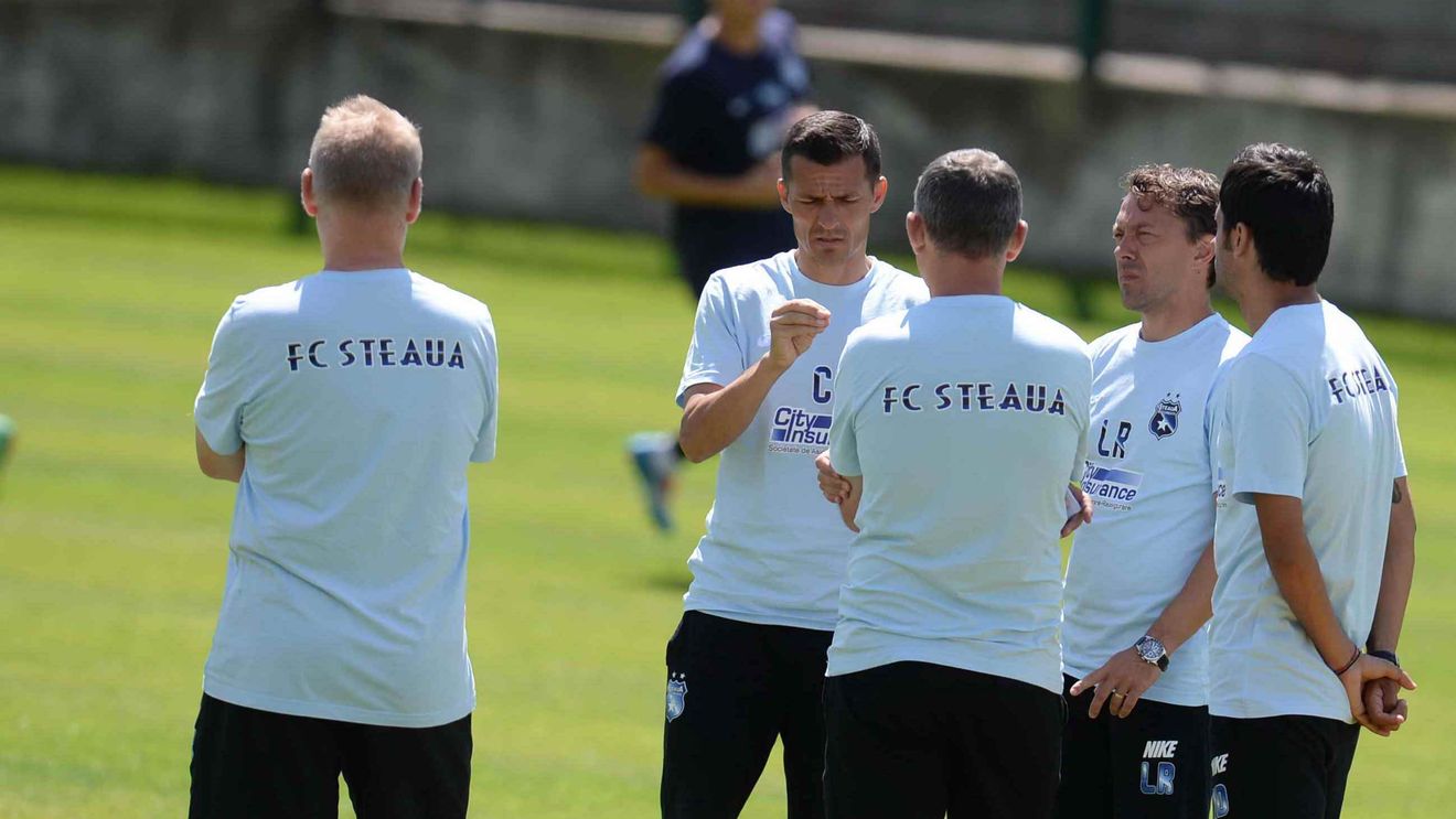 Gâlcă a dus degetul la tâmplă în ședința cu steliștii. I-a criticat pentru înfrângerea cu Chiasso