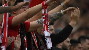 Interes imens pentru duelul care o poate duce iar pe Dinamo în Liga 2! S-a umplut Peluza Cătălin Hîldan: „Am fost asaltați cu telefoane și mesaje”. EXCLUSIV
