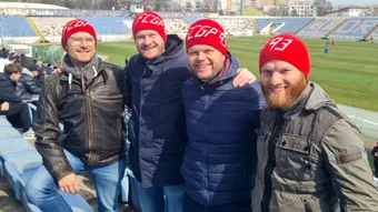 Surpriza din tribună la meciul Metalul Buzău – CS Dinamo 4-2! Motivul pentru care patru frați nemți au venit special în România pentru a urmări jocul din Liga 2