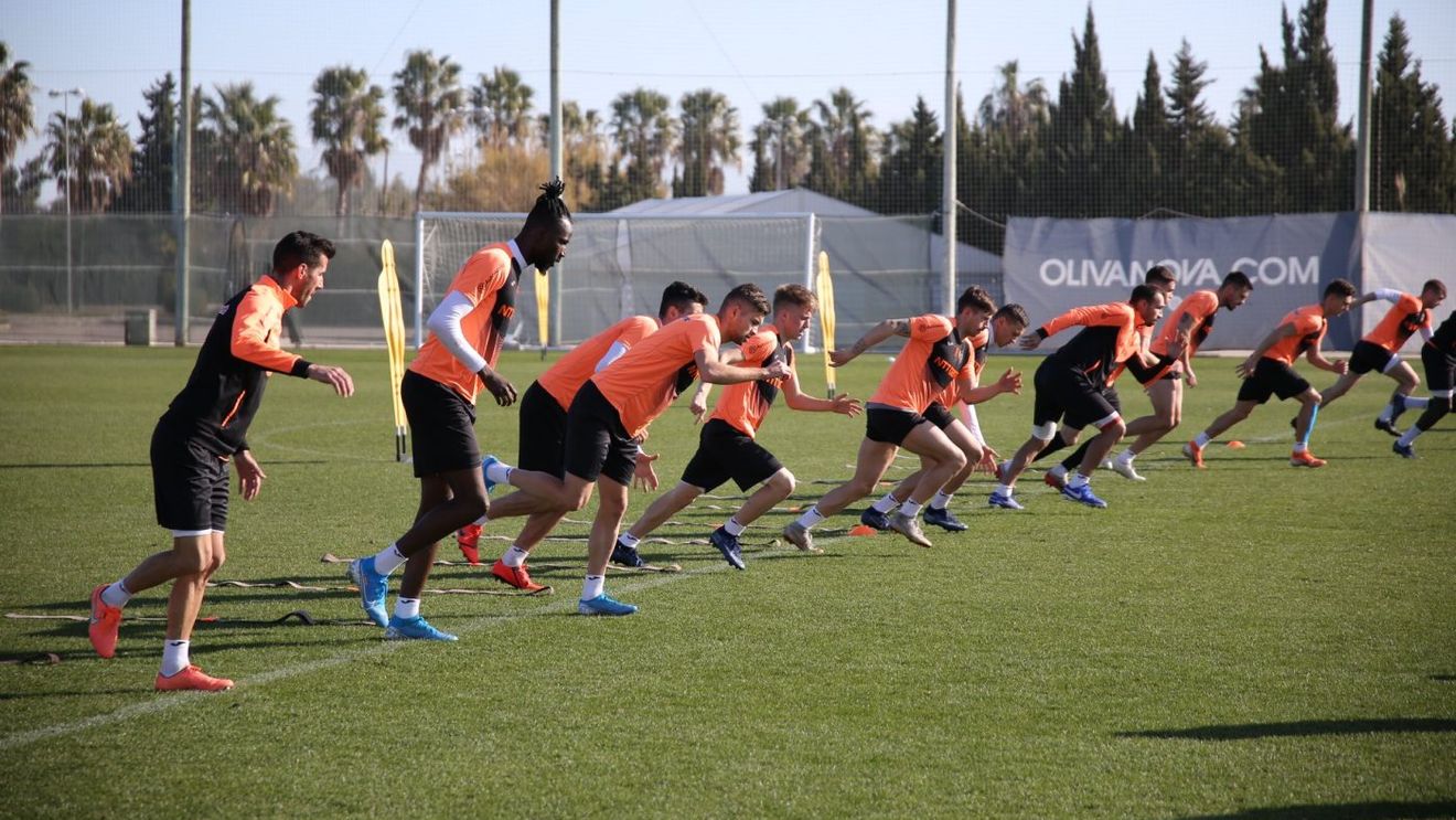 Surpriză la CFR Cluj, după anunțata plecare a lui Giedrius Arlauskis! Cine se antrenează sub comanda lui Dan Petrescu