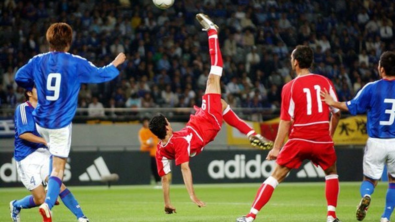 VIDEO Votează cel mai frumos gol marcat din "foarfecă" din istorie! Guti, Hughes sau Negrete? Pe cine mai vedeți în top?