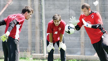 Lobonț: "O să-i țin pumnii Fiorentinei în disputa cu Steaua!"