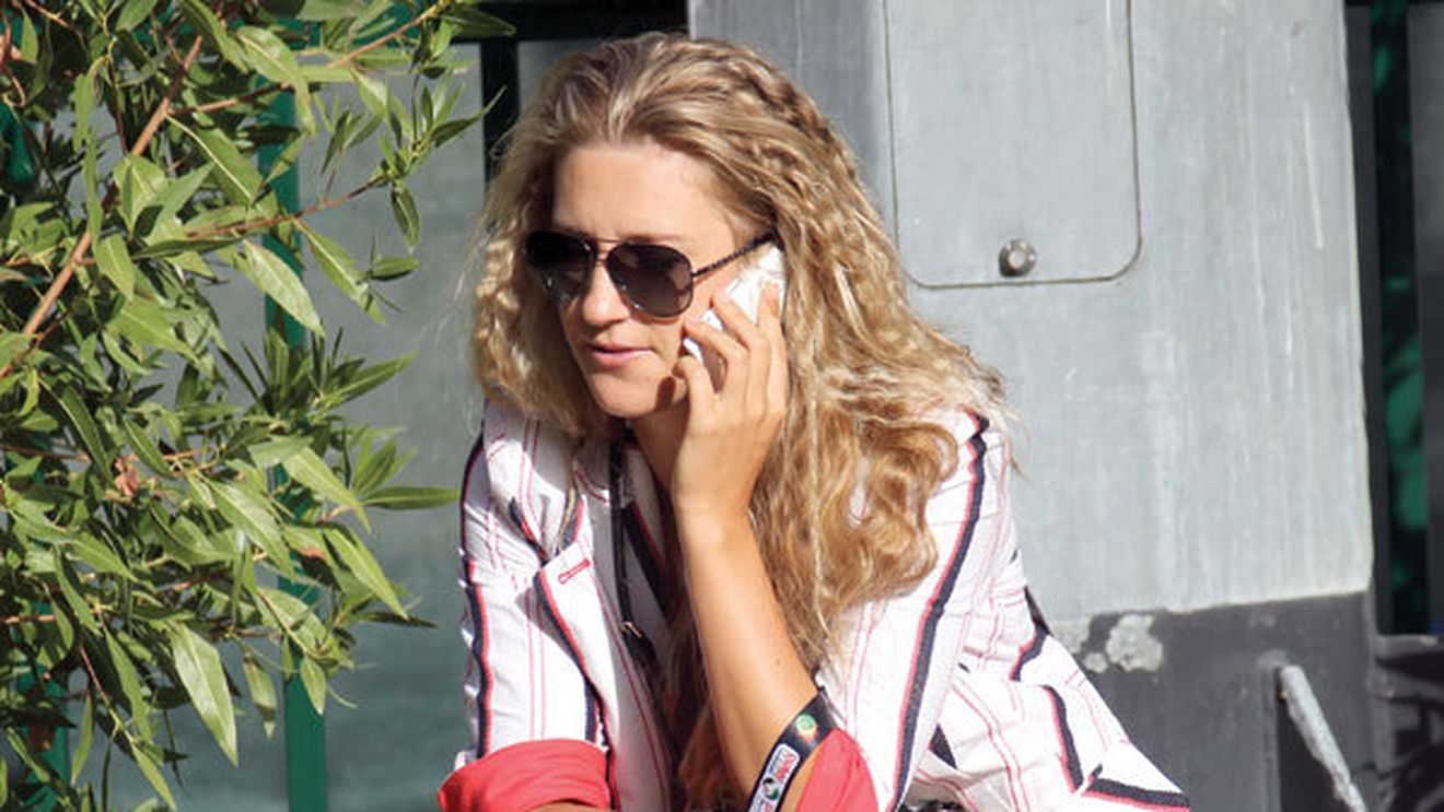 Vika a pus ochii pe Nole!