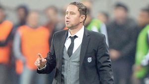 Reghecampf târăște Steaua într-un nou scandal: "Poate nu a auzit ce-am spus, îi cânta Piți Talent la ureche. Băiețașul ăsta nu știe altceva în afară de manele!"