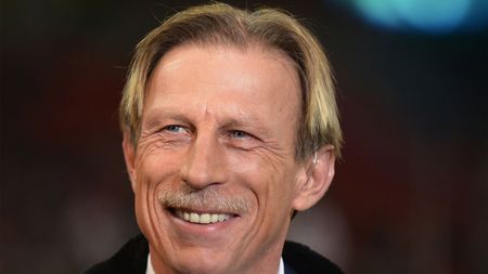 Variantă de lucru pentru postul de selecționer: germanul Christoph Daum. A luat titlul în Bundesliga acum 25 de ani, a prizat cocaină acum 15 ani. Anunțul FRF e iminent: "E un tip deschis, poți discuta cu el, nu e obtuz ca Magath"
