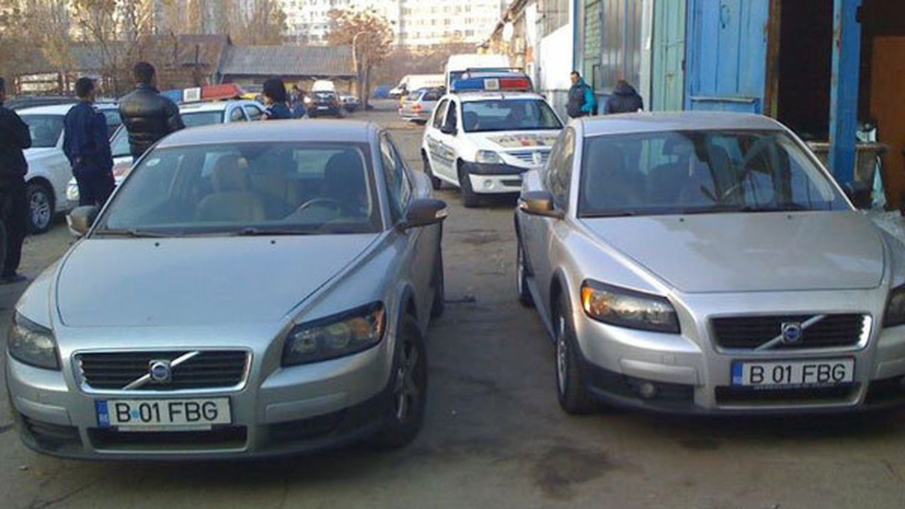 FOTO** O întâmplare ULUITOARE în Capitală! S-a trezit că există o clonă a mașinii sale! Vezi care e povestea