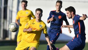 Petrolul și Turris Oltul, în pericol să piardă câte un jucător ”under”. Amândoi au ajuns la Viitorul Constanța