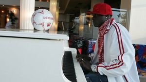 Dinamo o transferă pe nevasta lui N'Doye! Soția, pe post de bonă