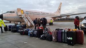 Avionul cu echipa de rugby CSM Baia Mare a aterizat la Baza 90 Otopeni. Ce urmează pentru jucători și staff-ul tehnic