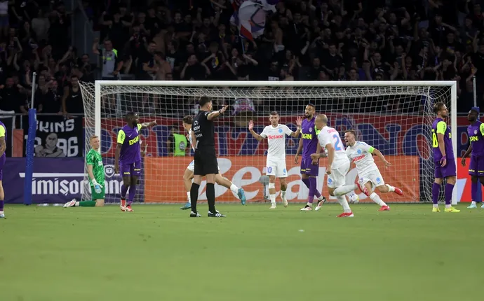 De ce a început Supercupa României dintre FCSB și CFR Cluj cu o întârziere de câteva minute: ce le-a spus arbitrul fotbaliștilor!