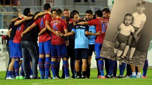 FOTO DE SENZAȚIE! Ghicește jucătorul din imagine: "Cel mic și gras sunt eu!"** Un indiciu: joacă la Steaua!
