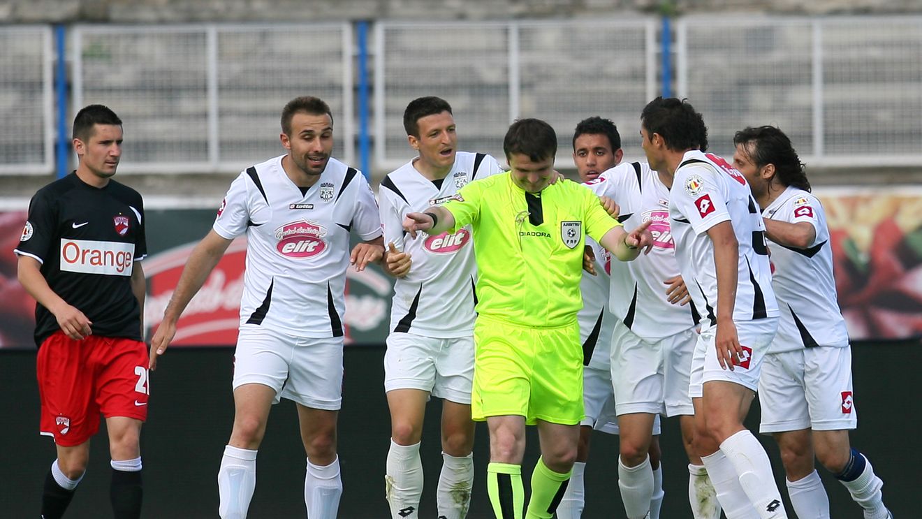 Colaps în fotbalul românesc! Un alt club de tradiție a pus azi lacătul pe stadion:** "Am intrat în insolvență" Final trist după 88 de ani de istorie