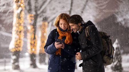 (P) O pereche de adidasi, trei destinații: încălțămintea care completează ținutele de pârtie, birou și city break