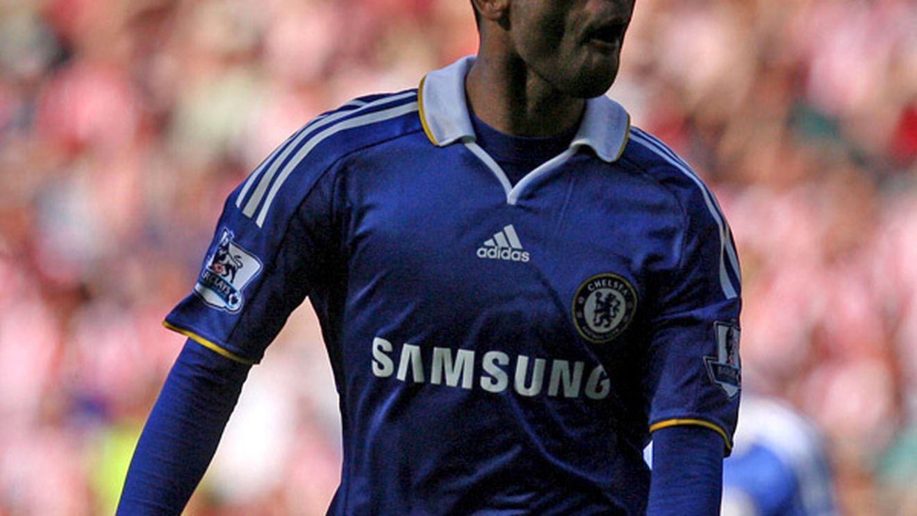 Mourinho insistă pentru Ashley Cole! **Cum vrea Ancelotti să-l păstreze? "Dacă e nefericit, îi voi spune o glumă"