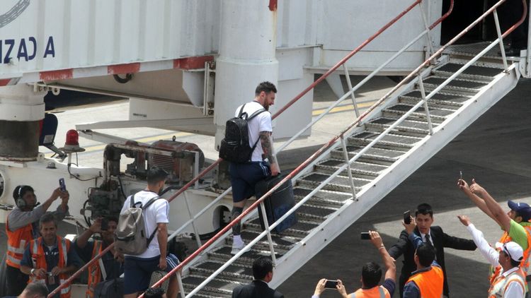Leo Messi a ajuns în Argentina, la înmormântarea tatălui său, cu un avion privat