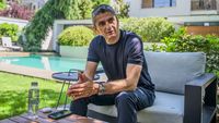 A mai venit o ofertă pentru Răzvan Lucescu. Al-Sadd i-a pus 7 milioane de euro pe masă, dar românul negociază și cu Al-Ittihad