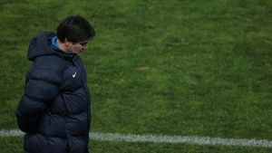 Există jucători ce s-au bucurat de plecarea lui Lăcătuș!** Vezi de ce