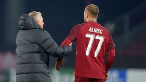 Reacția uluitoare a lui Denis Alibec când a trebuit să îl caracterizeze pe Dan Petrescu, antrenorul care l-a dat afară de la CFR Cluj! VIDEO