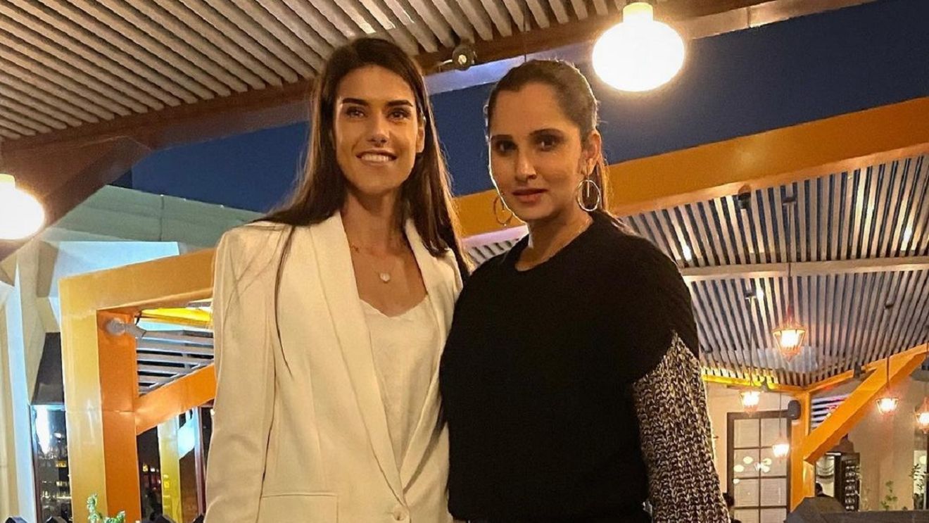 Cum a fost surprinsă Sorana Cîrstea pe străzile din Birmingham! Românca se pregătește să debuteze în sezonul de iarbă | FOTO