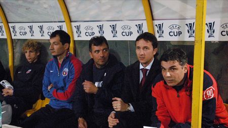 Cosmin Olăroiu și gafa prin care FCSB a pierdut semifinala cu Middlesbrough! Fostul fotbalist al roș-albaștrilor are curajul să îi spună clar unde a greșit: „L-a băgat pe el”