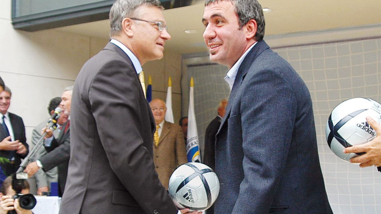 Hagi votează cu** „Nașu''"