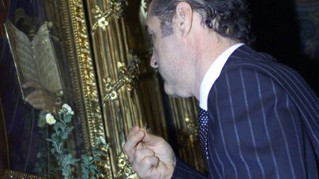 TOPUL nebuniilor care ar fi făcut un 2011 MEMORABIL! :)** Becali a devenit nașul lui Paszkany! Slujba a fost în limba maghiară