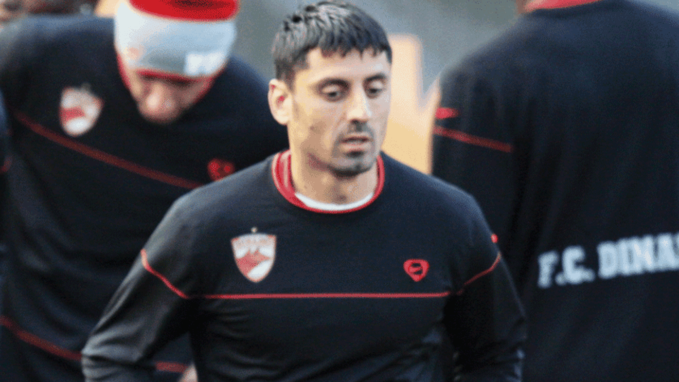 „Joc și fundaș"