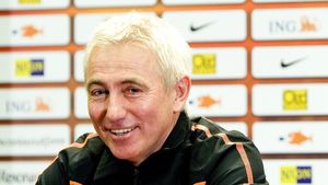 Selecționerul Olandei și-a prelungit contractul până în 2012!